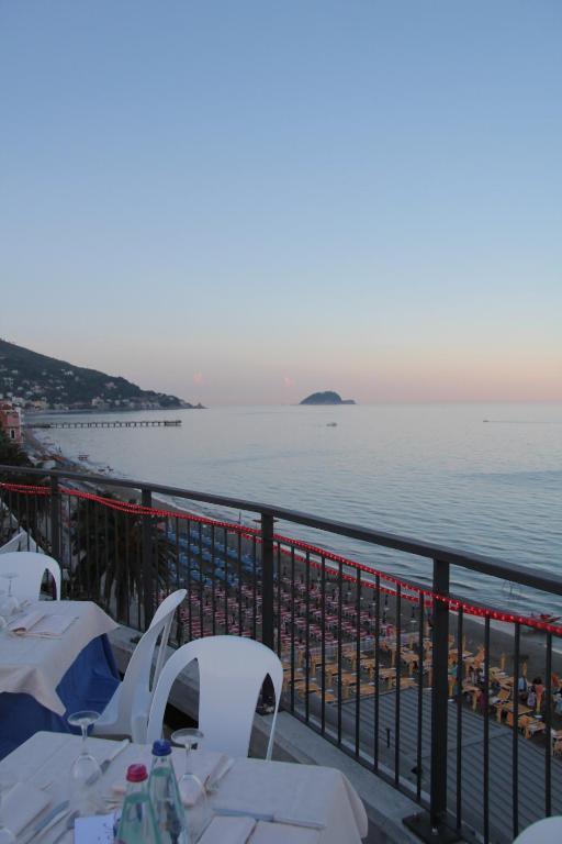 Hotel Bel Sit Alassio Exterior photo